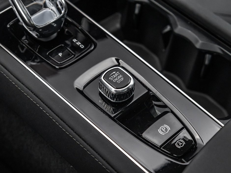 2025 Volvo XC90 Core Bright Theme-16
