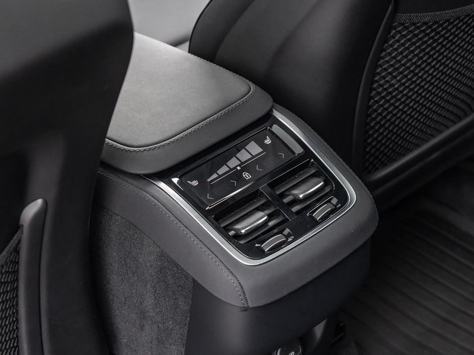 2025 Volvo XC90 Core Bright Theme-25