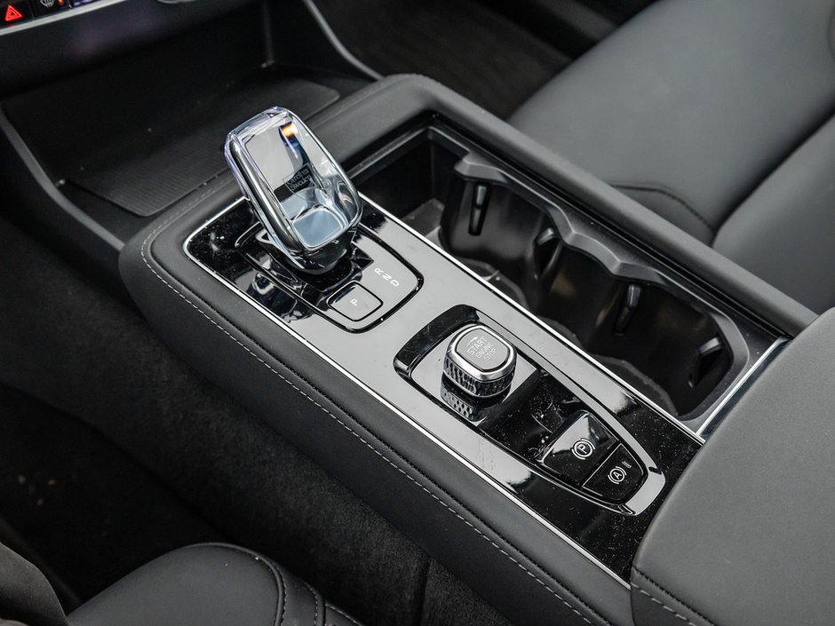 2025 Volvo XC90 Core Bright Theme-16