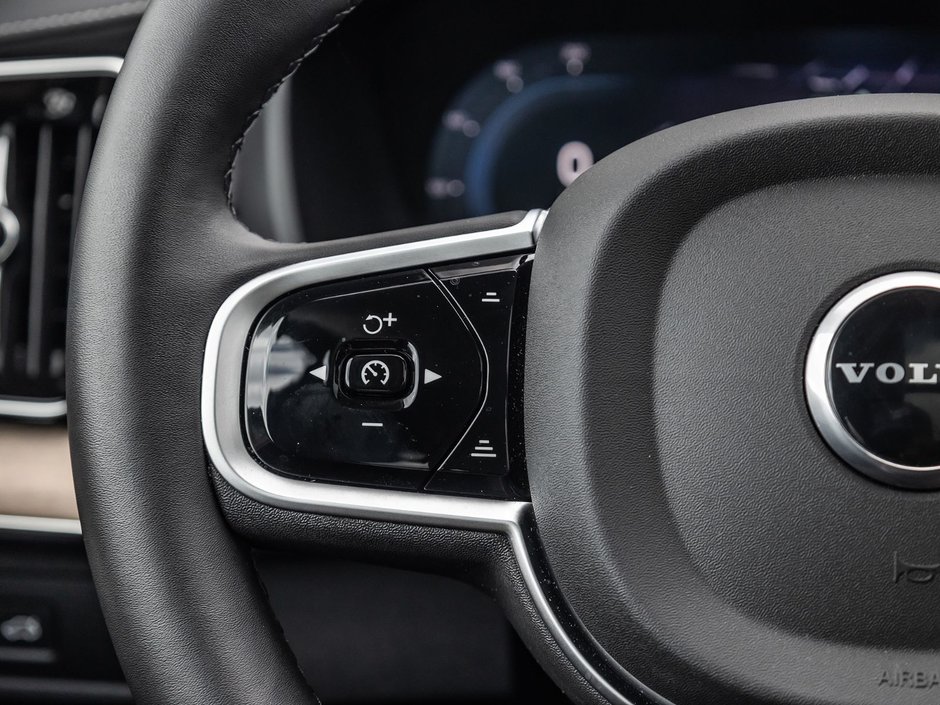 2025 Volvo XC90 Core Bright Theme-11