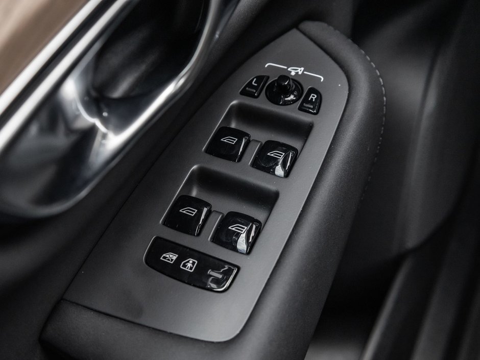 2025 Volvo XC90 Core Bright Theme-15