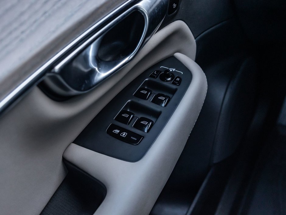 2025 Volvo XC90 Core Bright Theme-15