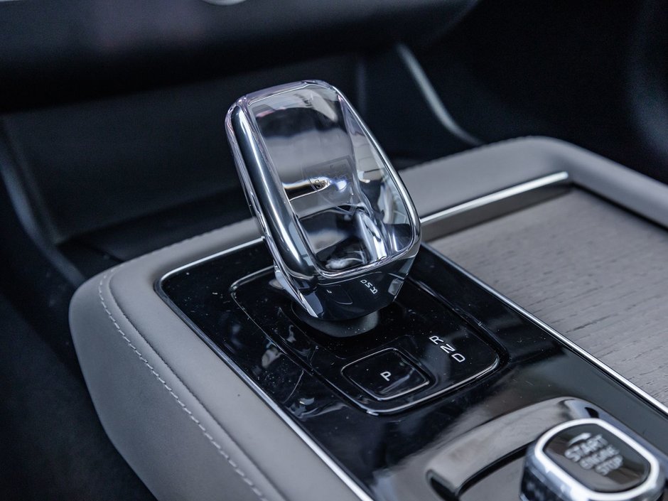 2025 Volvo XC90 Core Bright Theme-18