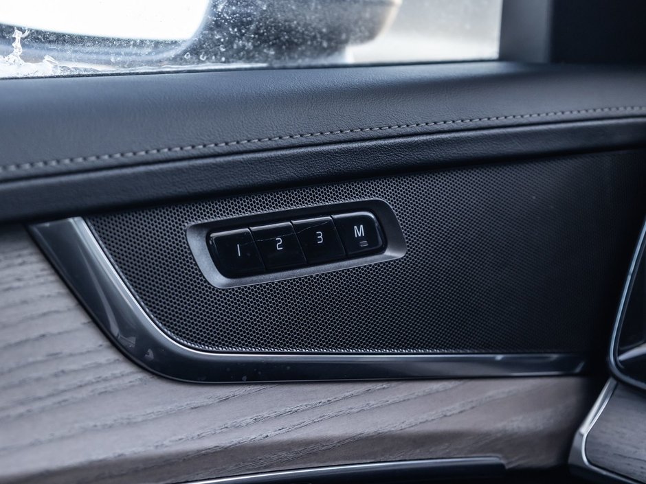 2025 Volvo XC90 Core Bright Theme-16