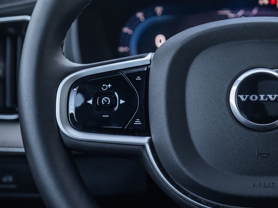 2025 Volvo XC90 Core Bright Theme-10