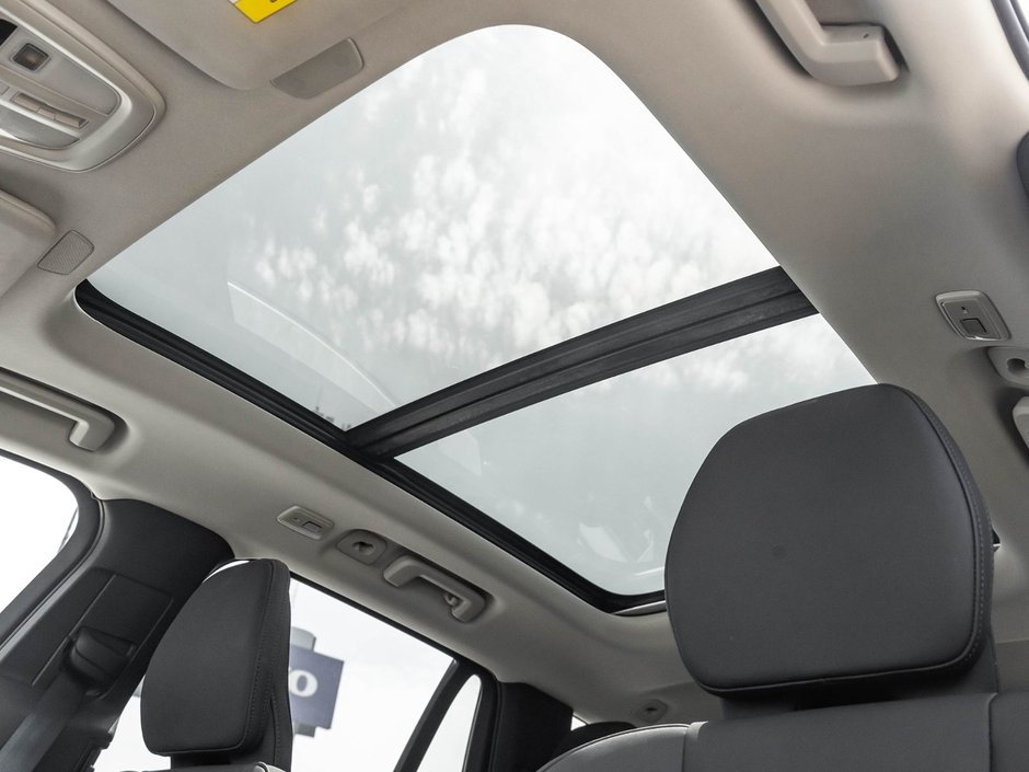 2025 Volvo XC90 Plus Bright Theme-25