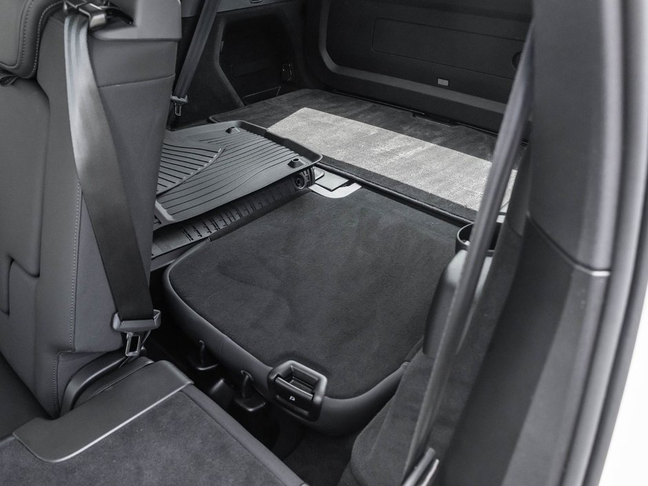 2025 Volvo XC90 Plus Bright Theme-28