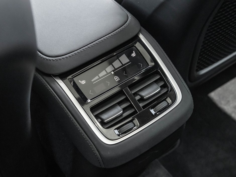 2025 Volvo XC90 Plus Bright Theme-29