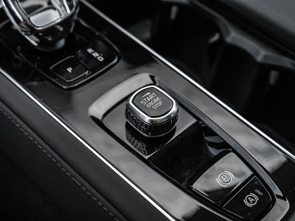 2025 Volvo XC90 Plus Bright Theme-19