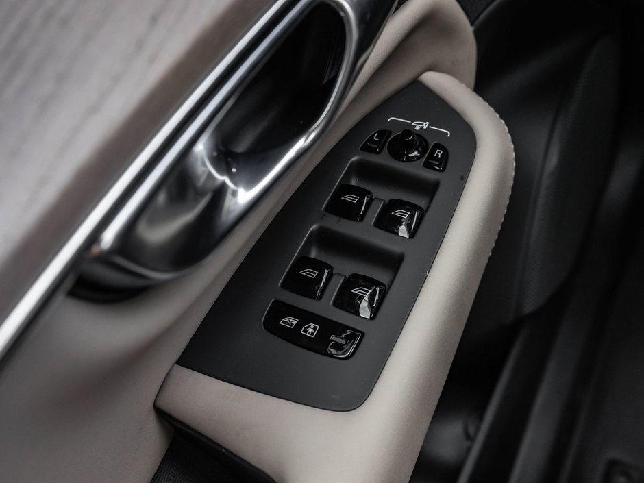 2026 Volvo XC90 Ultra Dark Theme-16