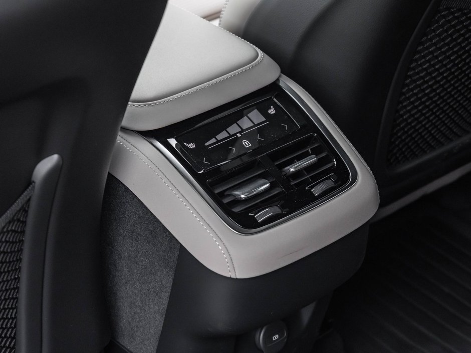 2026 Volvo XC90 Ultra Dark Theme-28