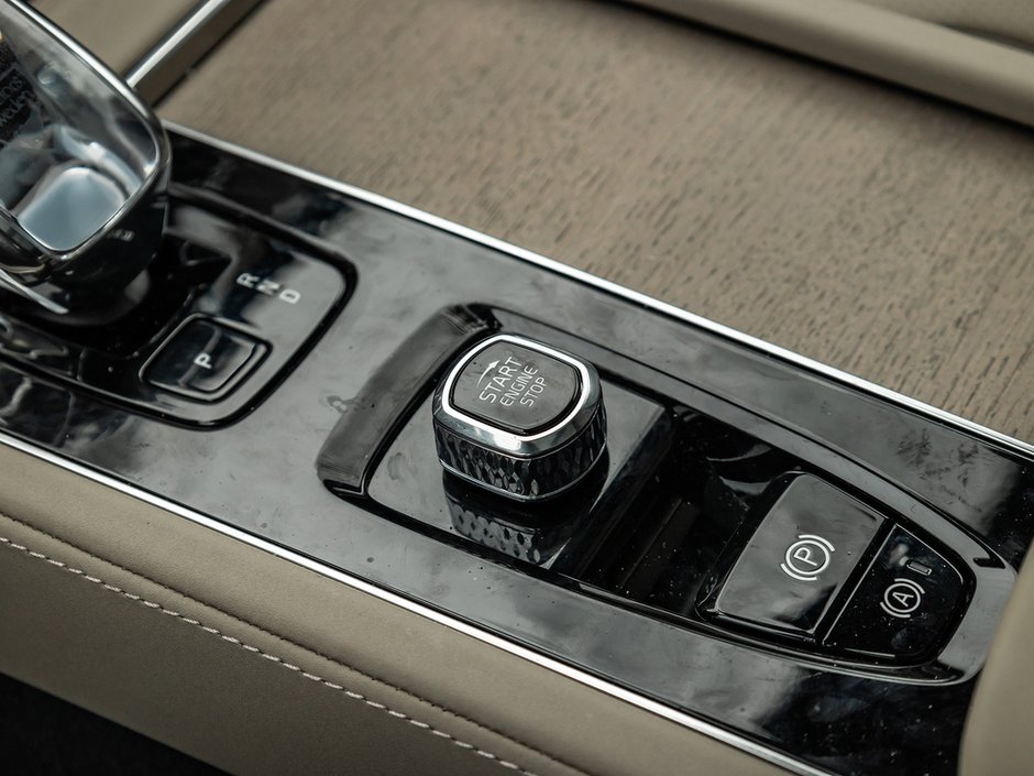 2026 Volvo XC90 Ultra Dark Theme-17