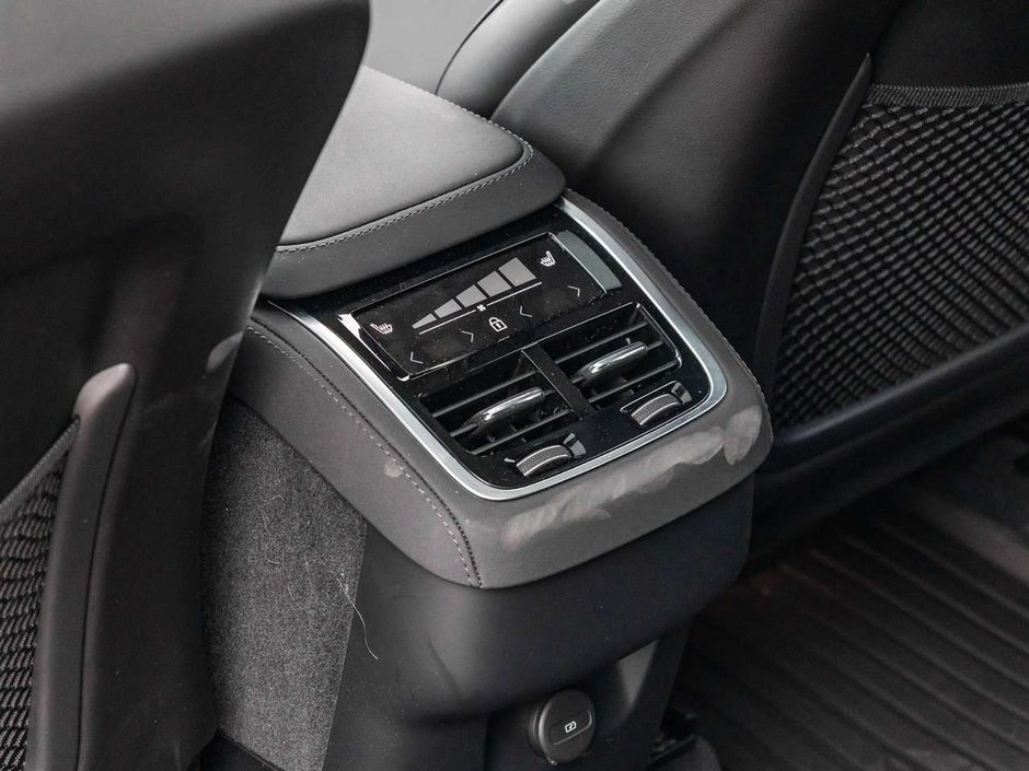 2026 Volvo XC90 Plus Dark Theme-26