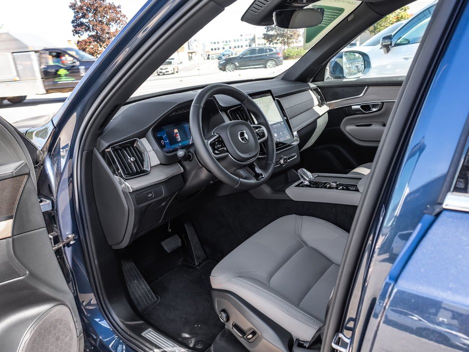 2026 Volvo XC90 Plus Bright Theme-9