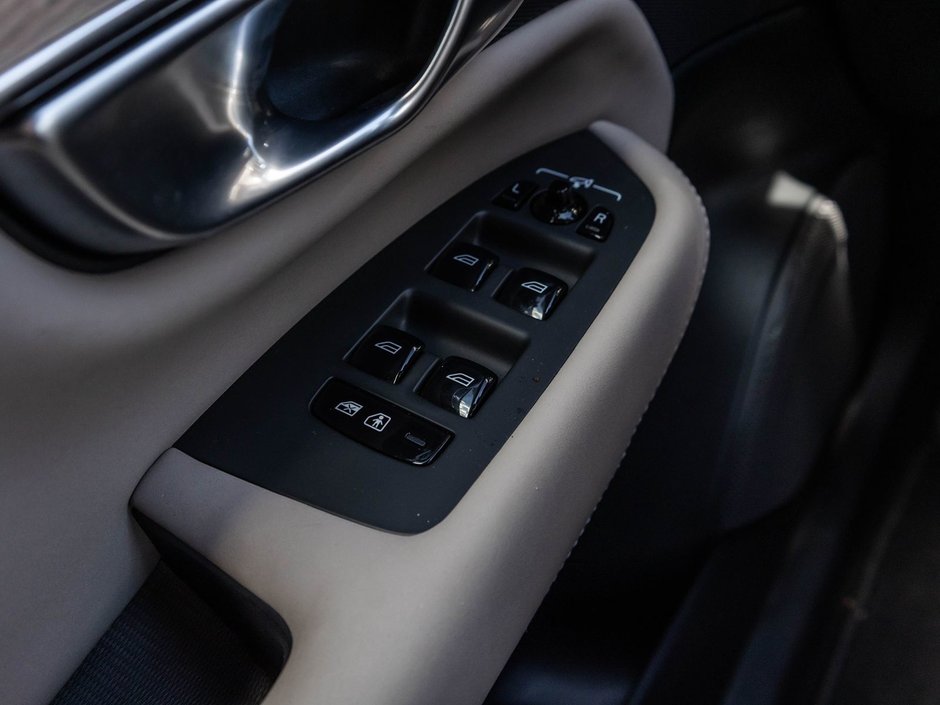 2026 Volvo XC90 Plus Bright Theme-14