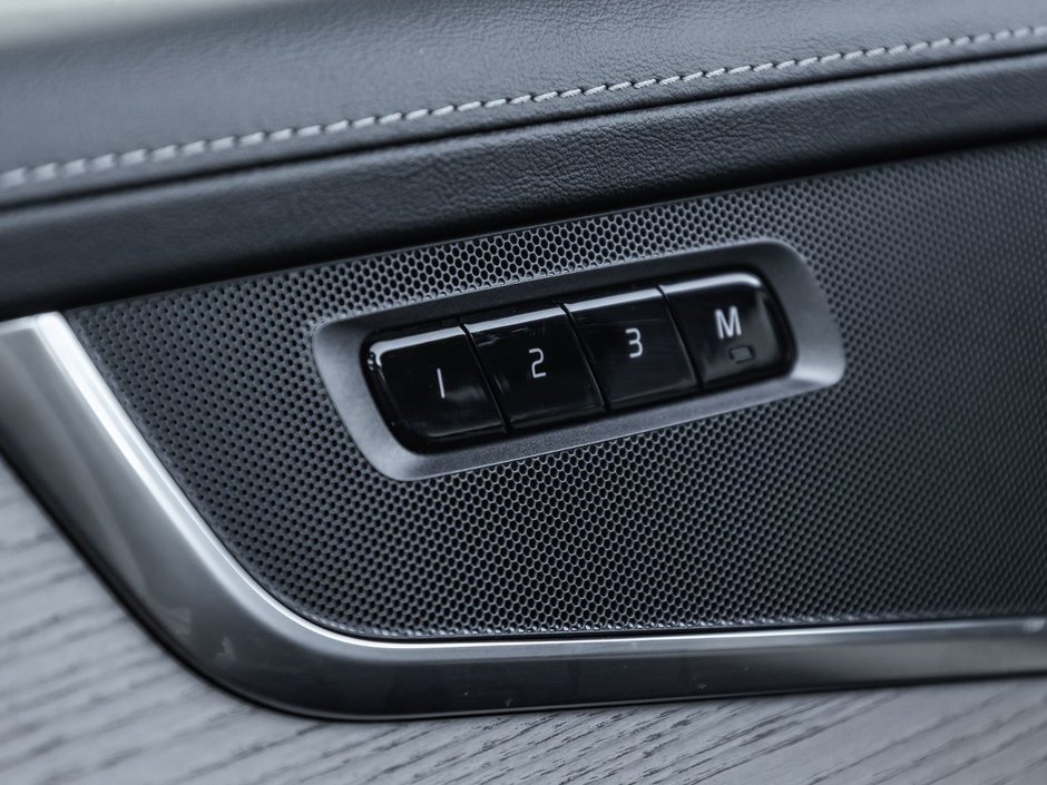 2026 Volvo XC90 Plus Bright Theme-17