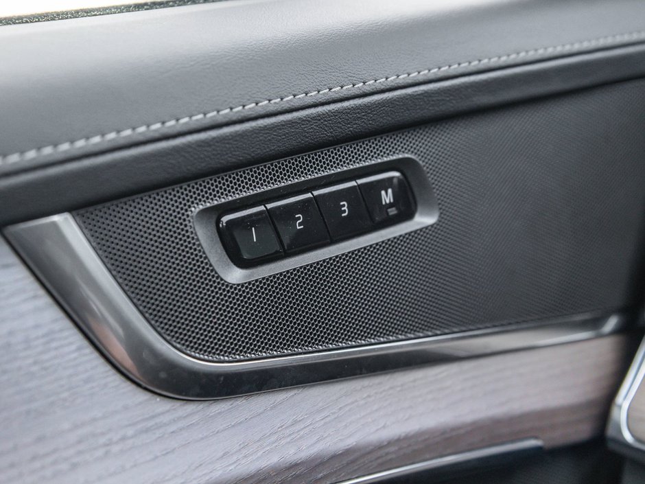 2026 Volvo XC90 Plus Bright Theme-10