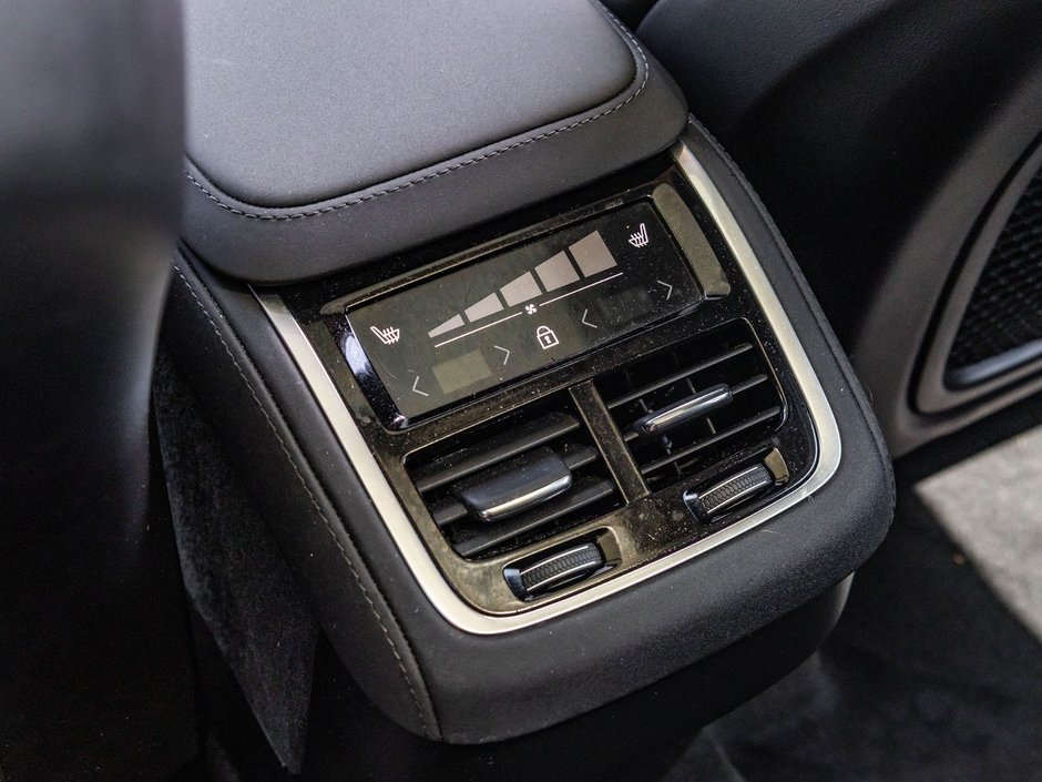 2026 Volvo XC90 Plus Dark Theme-26