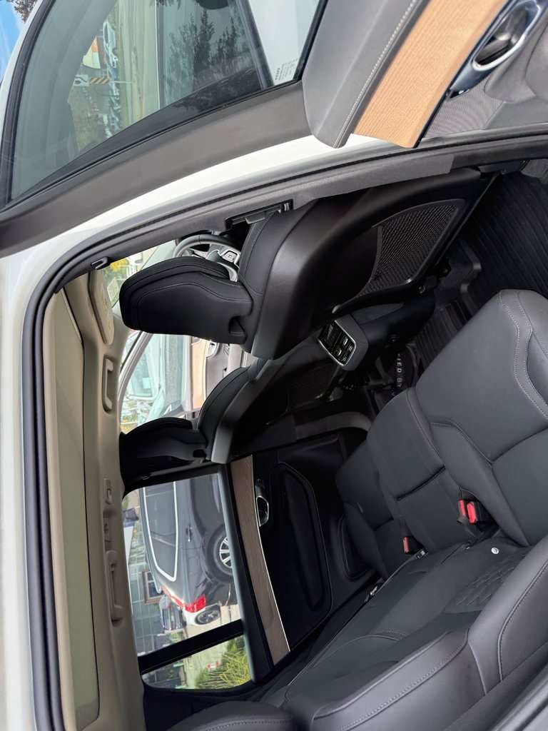 2026 Volvo XC90 Plus Dark Theme-16