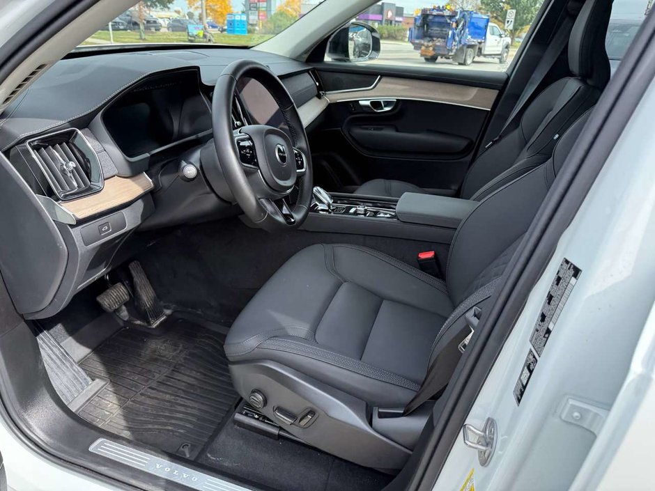 2026 Volvo XC90 Plus Dark Theme-12