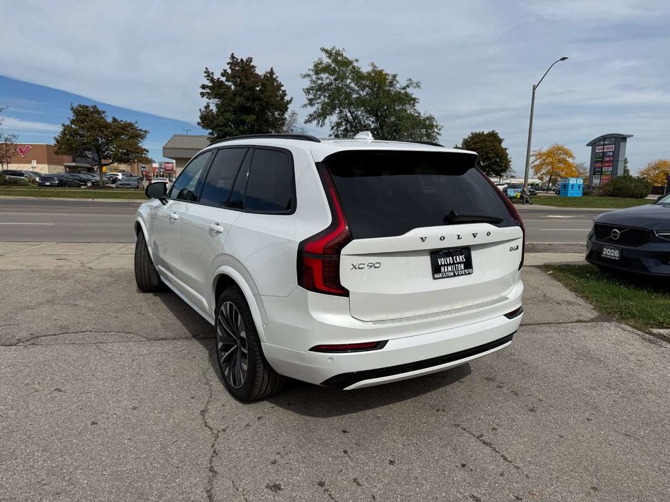 2026 Volvo XC90 Plus Dark Theme-10