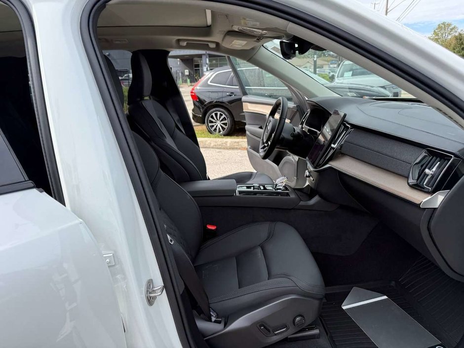 2026 Volvo XC90 Plus Dark Theme-19