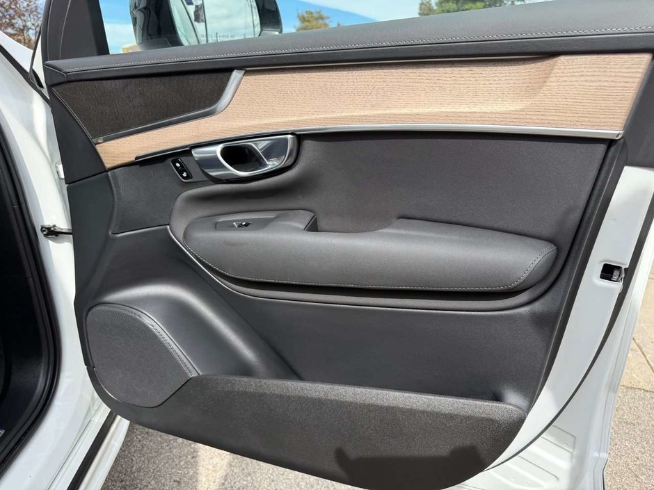 2026 Volvo XC90 Plus Dark Theme-20