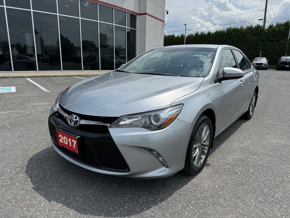 2017  Camry SE FWD 4CYL ONE OWNER LOW KM MAGS BT B-CAM in Hawkesbury, Ontario