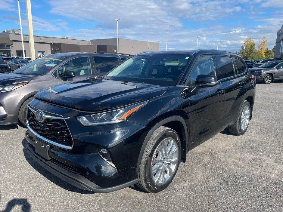 2023 Toyota Highlander Hybrid Limited in Hawkesbury, Ontario