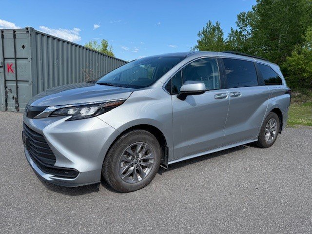 2024 Toyota Sienna FWD LE in Hawkesbury, Ontario