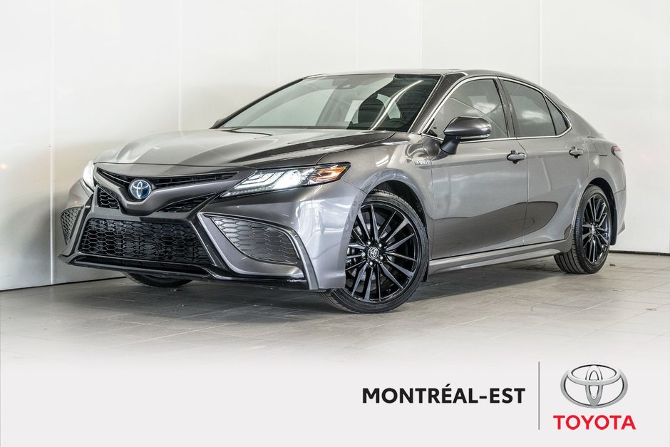 2021 Toyota Camry XSE HYDRIDE **RARE** CUIR+TOIT+19PO+CAMERA+CARPLAY in Charlemagne, Quebec