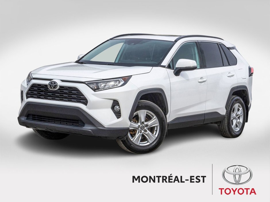 2021 Toyota RAV4 XLE **TOIT+MAG+CARPLAY+CAMÉRA** in Charlemagne, Quebec