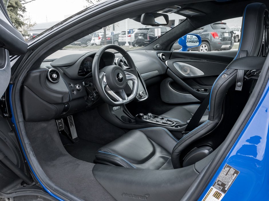 2022 McLaren GT-12