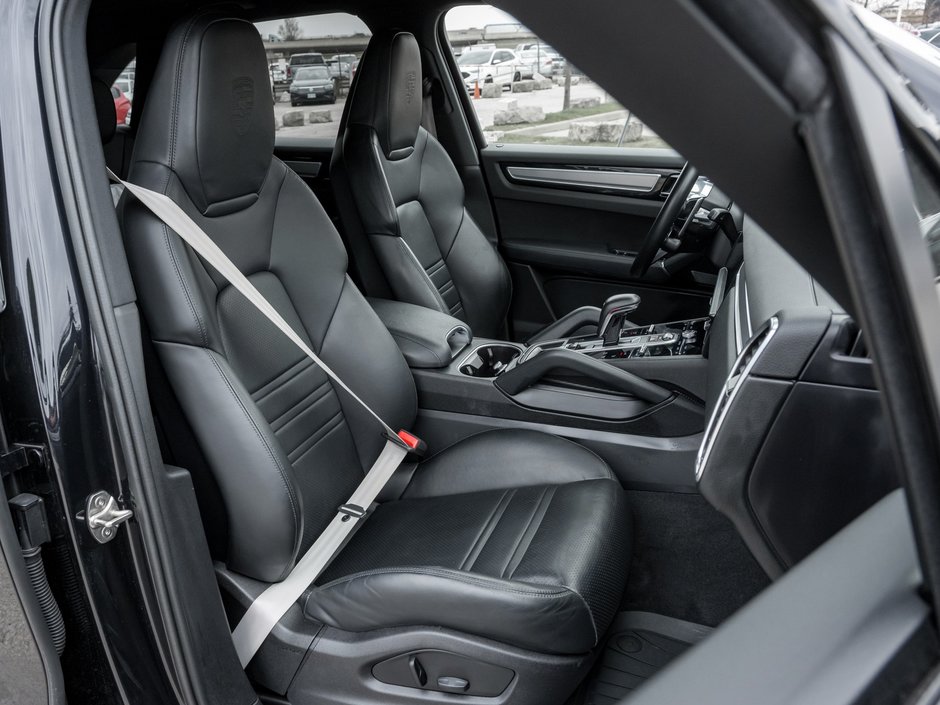 2022 Porsche Cayenne-23