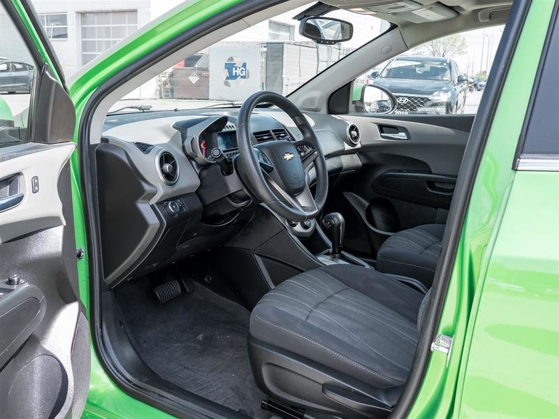 2016 Chevrolet Sonic 5-door LT - 6AT-10