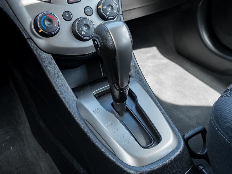 2016 Chevrolet Sonic 5-door LT - 6AT-17