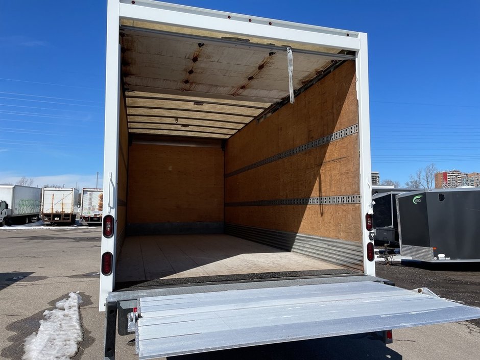 2018 Isuzu NRR Used 2018 Isuzu with Tailgate Loader-6