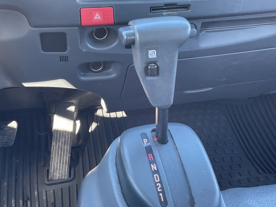 2018 Isuzu NRR Used 2018 Isuzu with Tailgate Loader-12