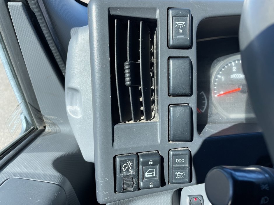 2018 Isuzu NRR Used 2018 Isuzu with Tailgate Loader-13