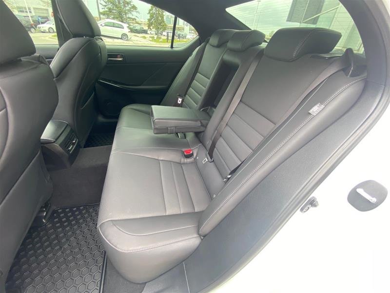2021 Lexus IS 300-18