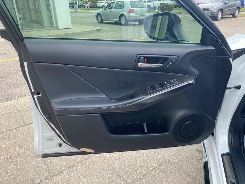 2021 Lexus IS 300-10
