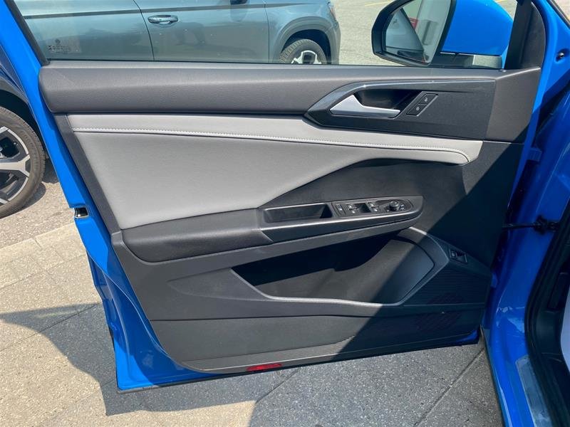 2023 Volkswagen Taos Highline-10