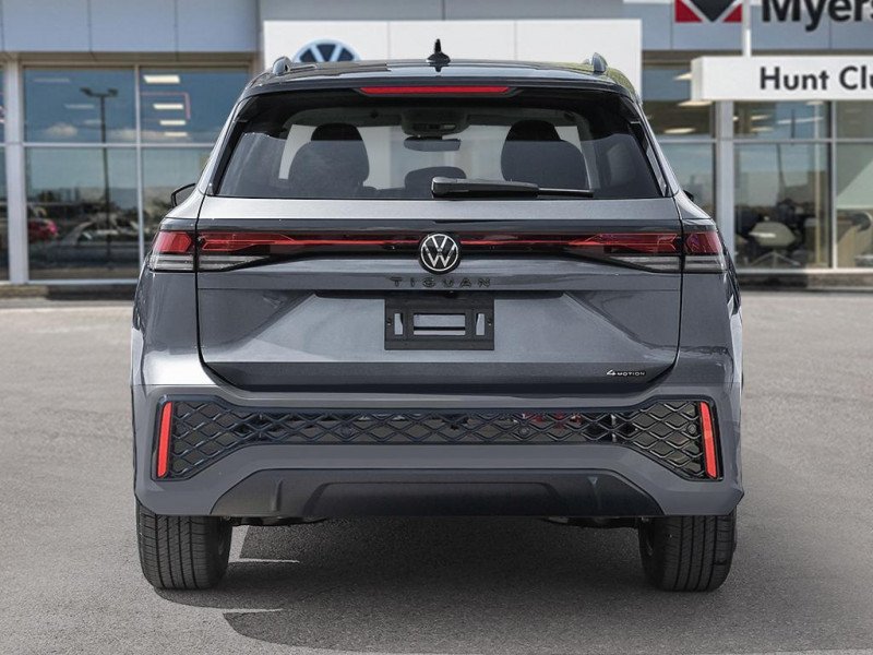 2026 Volkswagen Tiguan Comfortline R-Line Black Edition-11