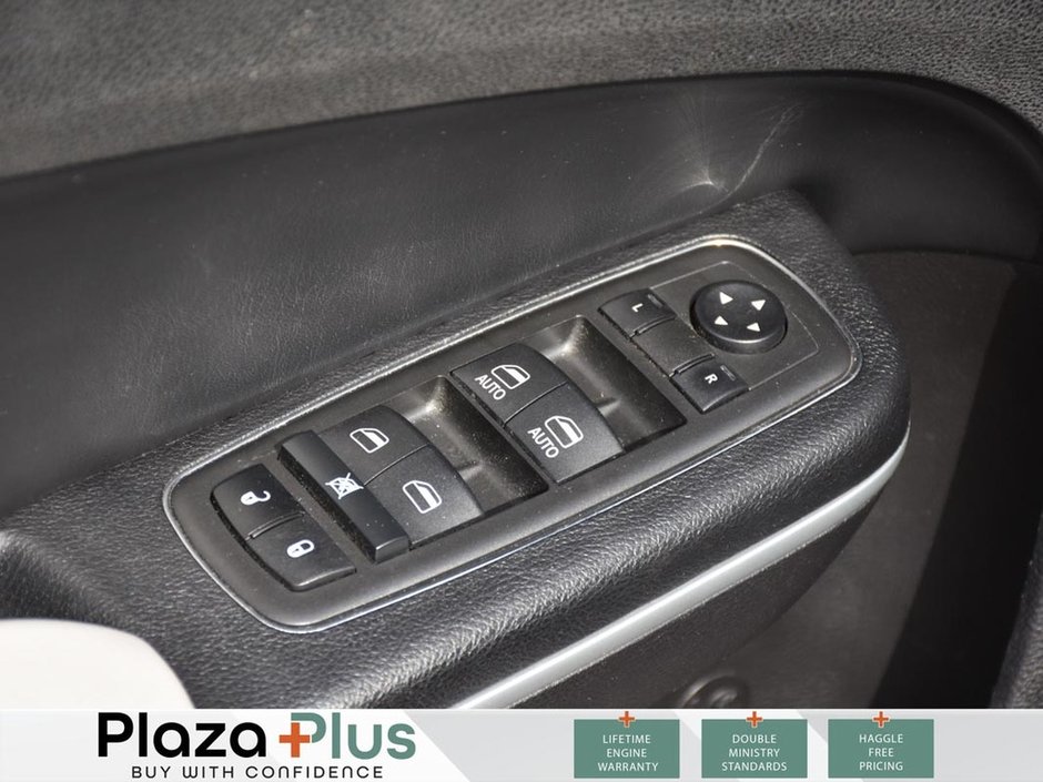 2021 Chrysler 300 S HEATED WHEEL/HEATED SEATS FRONT AND REAR/COOLED SEATS/LEATHER/PREMIUM SOUND/BACK UP CAMERA