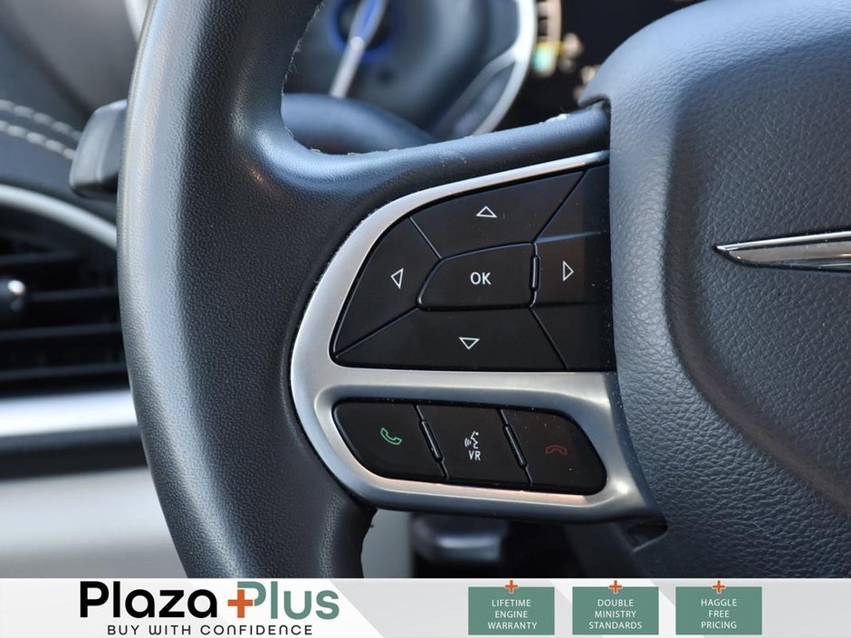 2022 Chrysler Pacifica Touring L LEATHER/LANE DEPARTURE WARNING/BLIND SPOT MONITOR/APPLE CAR PLAY/NO ACCIDENTS