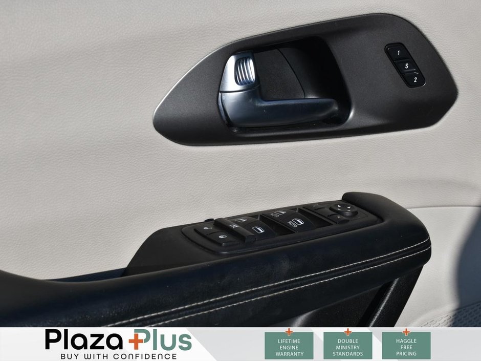 2022 Chrysler Pacifica Touring L LEATHER/LANE DEPARTURE WARNING/BLIND SPOT MONITOR/APPLE CAR PLAY/NO ACCIDENTS