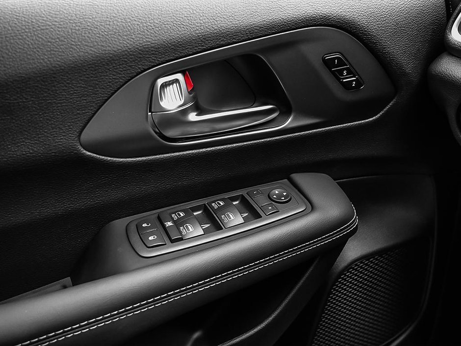 2026 Chrysler Pacifica SELECT-14