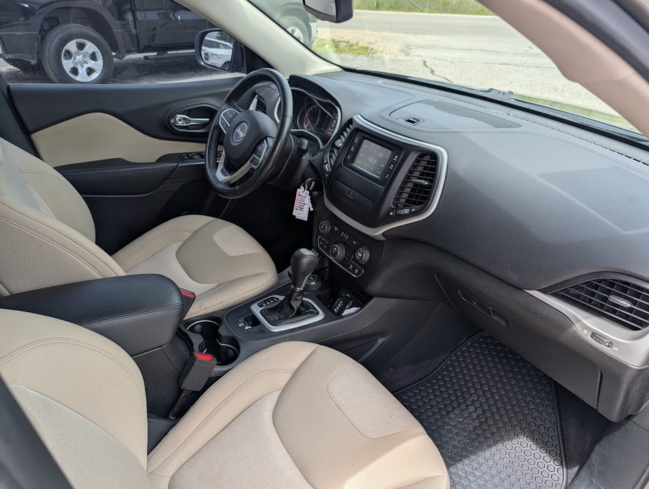 2017 Jeep Cherokee Sport-3