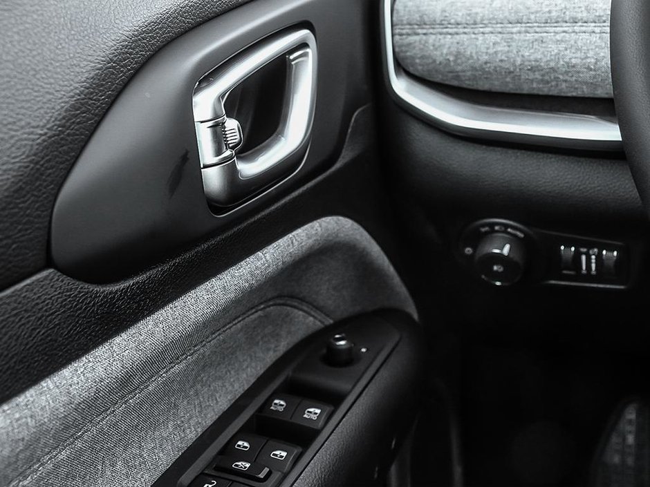 2025 Jeep Compass NORTH-14