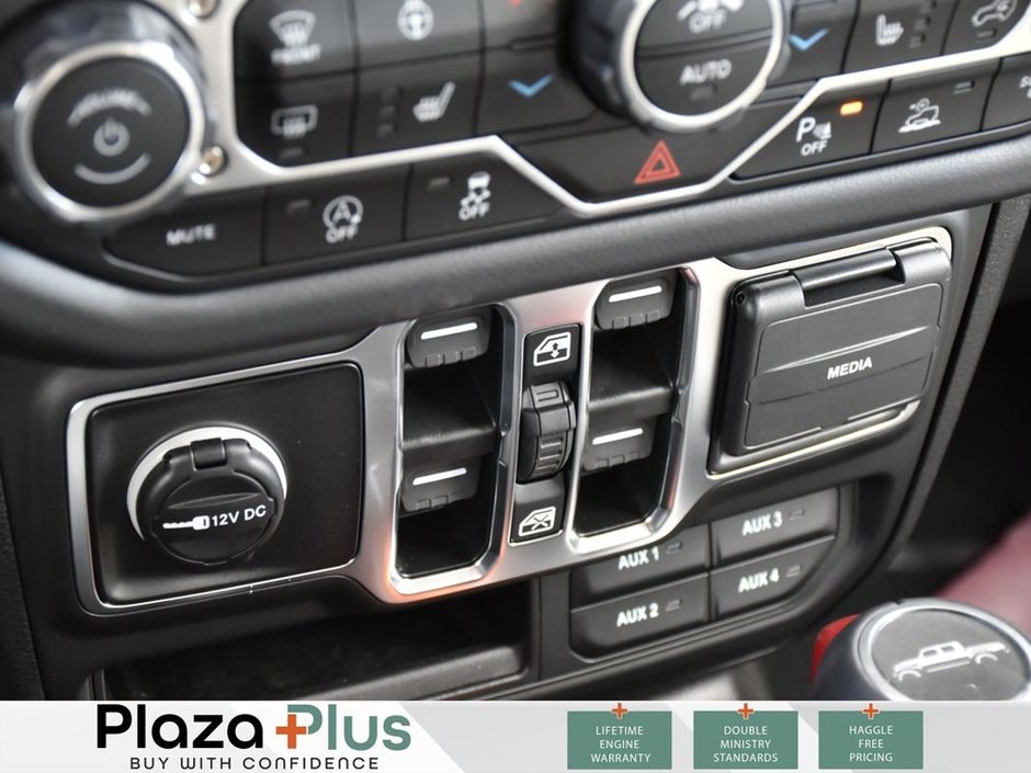 2025 Jeep Gladiator SPORT S-18